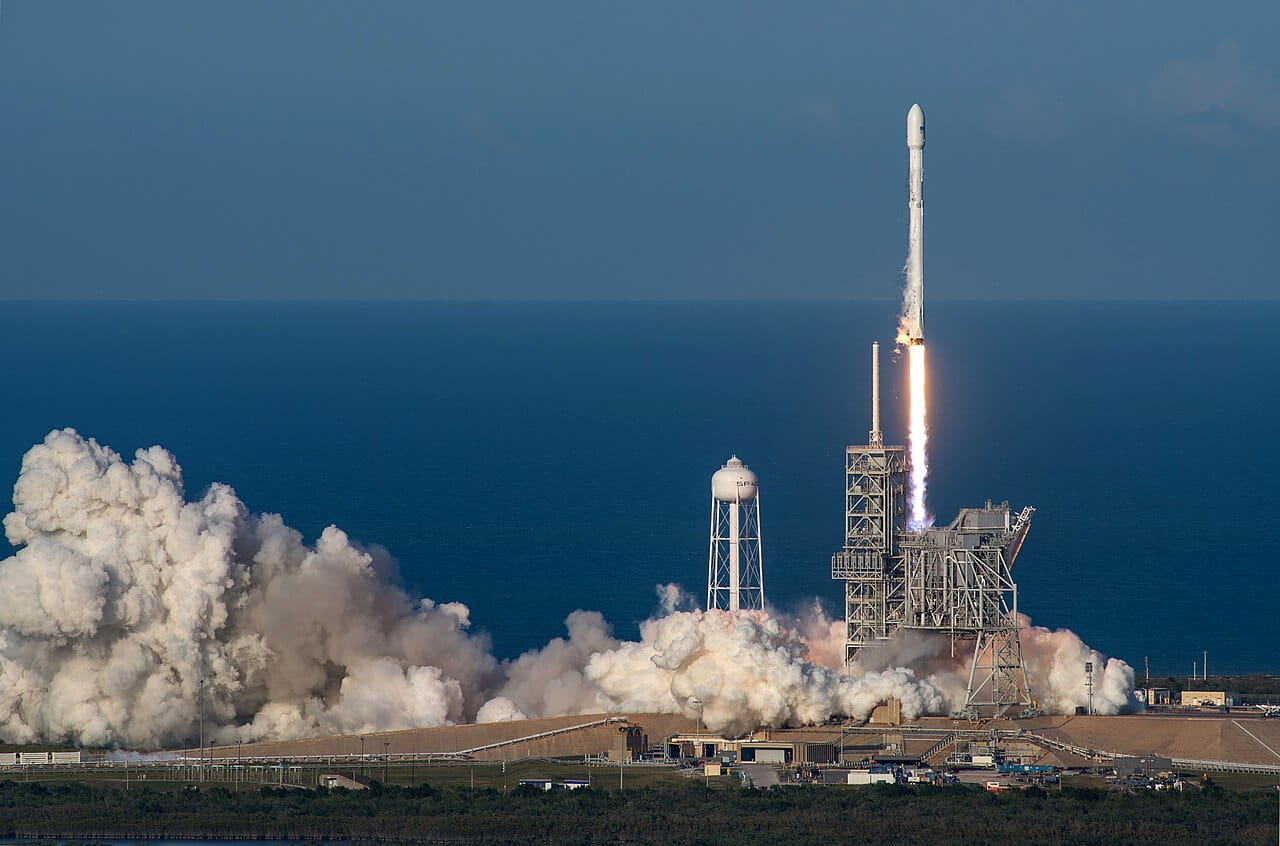1280px-SES-10_Launch_-_world’s_first_reflight_of_an_orbital_class_rocket_(33361035200) (1)